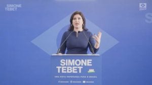 Simone Tebet critica Bolsonaro, 'aventureiros' e defende responsabilidade fiscal