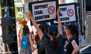 Suprema Corte dos EUA parece inclinada a restringir direito ao aborto