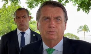 Bolsonaro acusa Deltan de tentar usar Michelle para indicar nome para a PGR