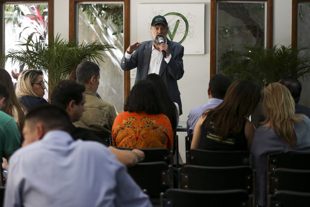 PV anuncia apoio a Lula e aprova federação partidária com PT, PSB e PCdoB