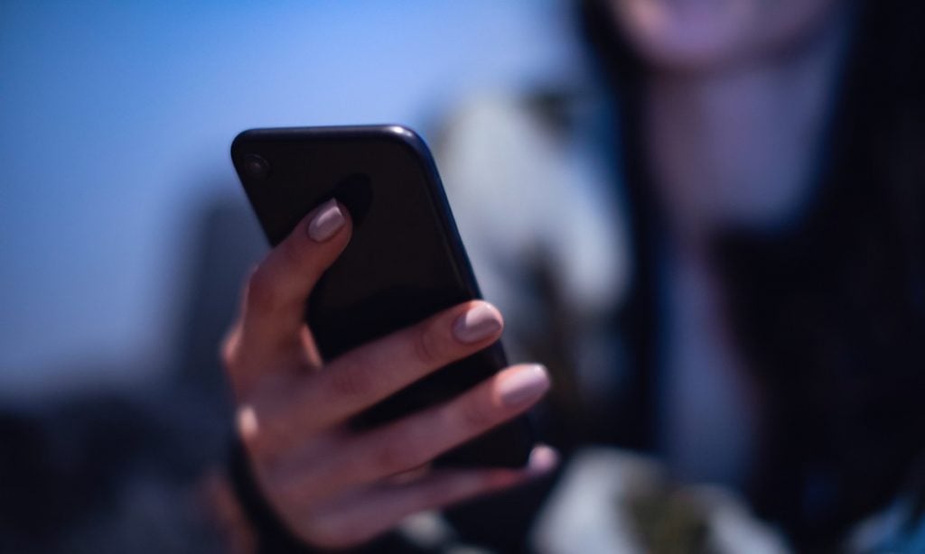 Assédio é principal violência a meninas e mulheres em ambiente virtual