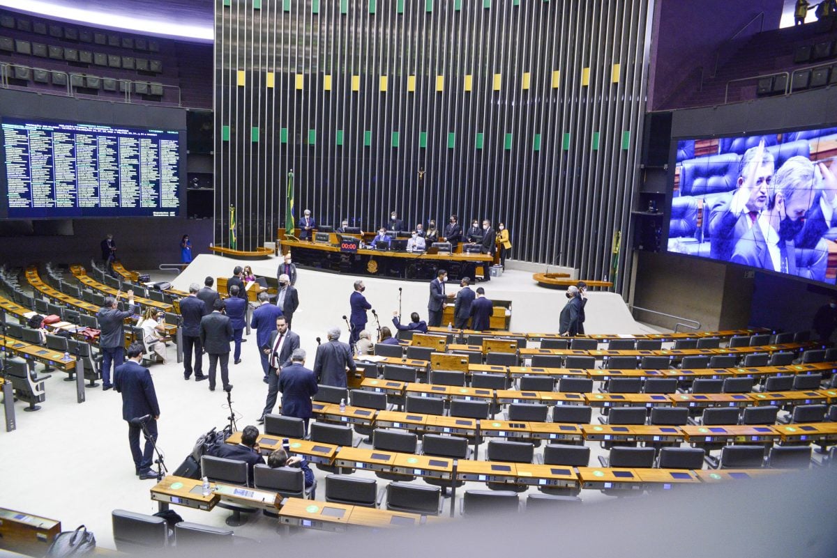 Câmara vota pela derrubada do veto de Bolsonaro ao fundo eleitoral