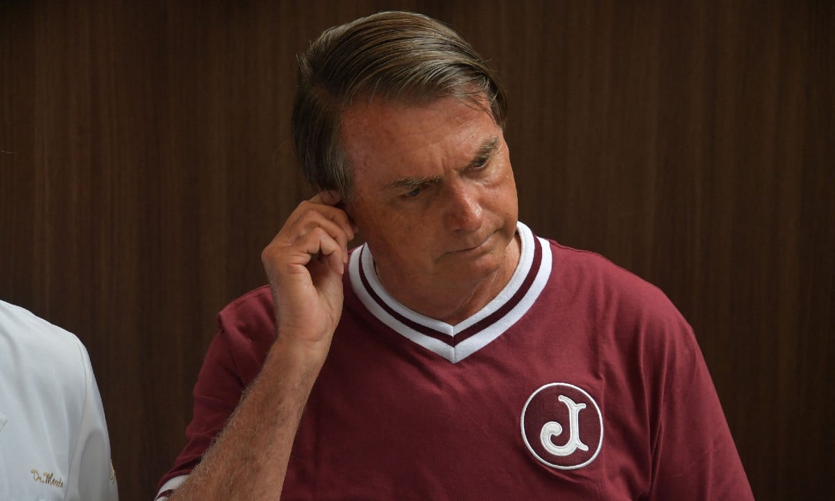 Bolsonaro omite relação com o Centrão para acusar Lula de distribuir cargos
