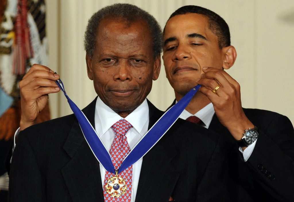 Morre aos 94 anos Sidney Poitier, primeiro astro negro de Hollywood
