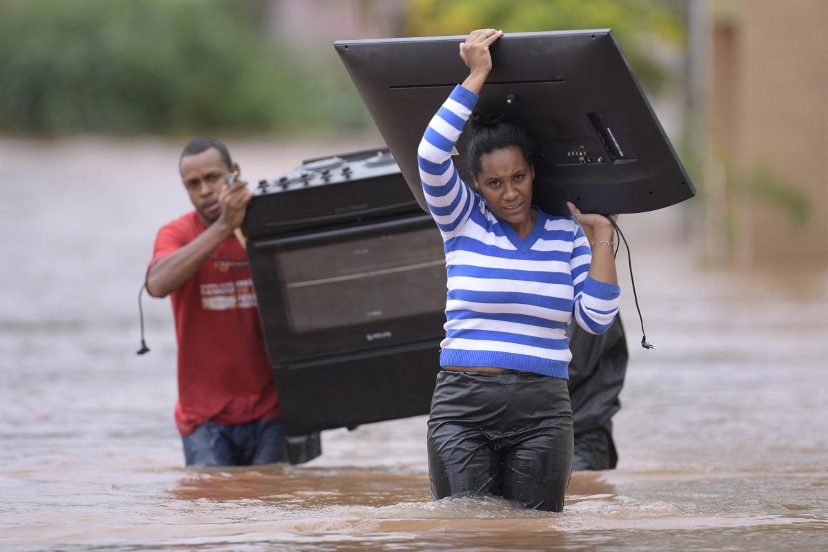 Famílias afetadas pelas fortes chuvas em Minas Gerais.

Foto: Douglas MAGNO / AFP 