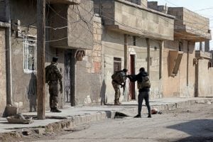 Mais de 90 mortos em três dias de combates entre as forças curdas e o EI na Síria