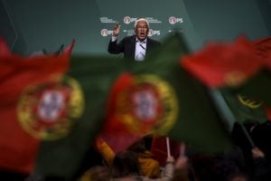 Socialistas obtêm maioria absoluta nas eleições legislativas de Portugal