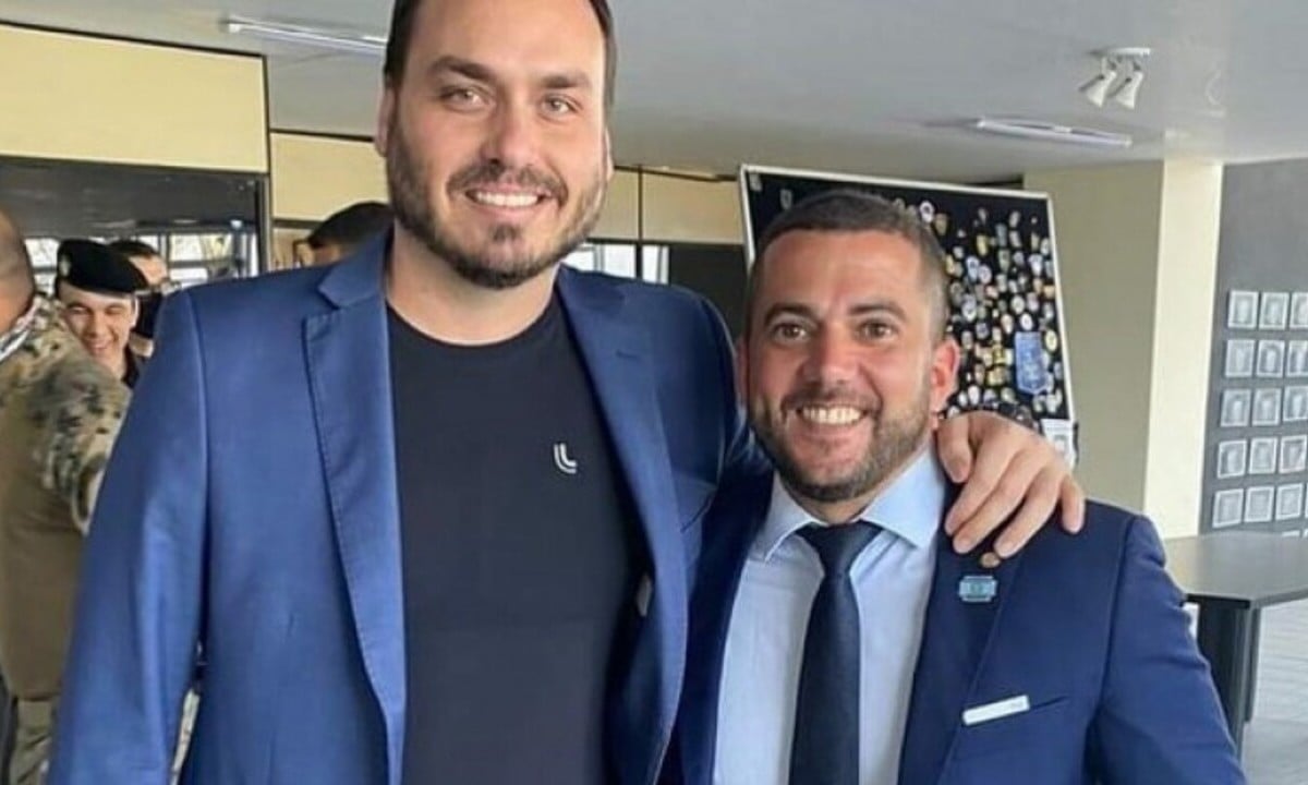 Carlos Jordy e Carlos Bolsonaro discutem após cobrança por aumento da bancada bolsonarista