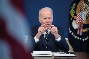 Rússia pagará alto preço se usar armas químicas na Ucrânia, diz Biden