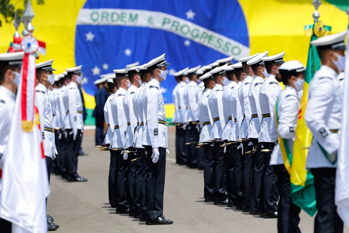 Mais de 1.800 militares da Força Aérea se recusaram a tomar vacina, diz jornal