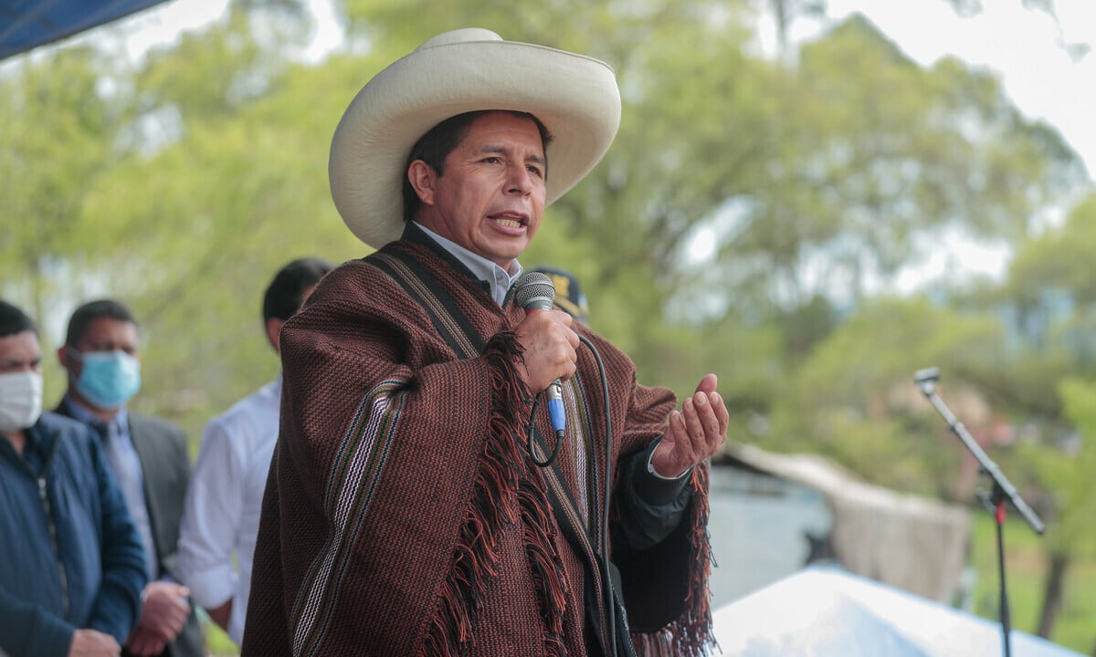Após vitória presidencial comovente, Pedro Castillo vive meses de tormenta no Peru