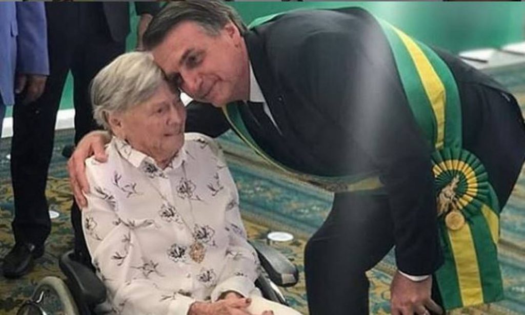 Políticos lamentam morte da mãe de Bolsonaro