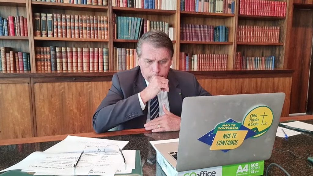 Bolsonaro cobra propaganda antivacina de Queiroga e volta a atacar a imunização de crianças