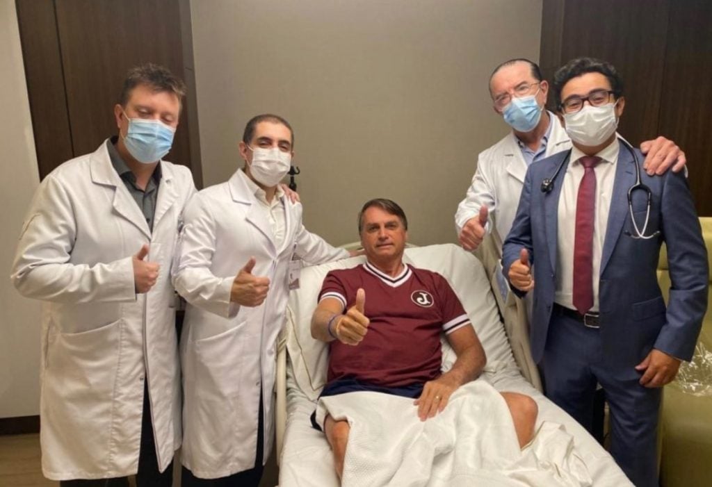 Bolsonaro recebe alta do hospital