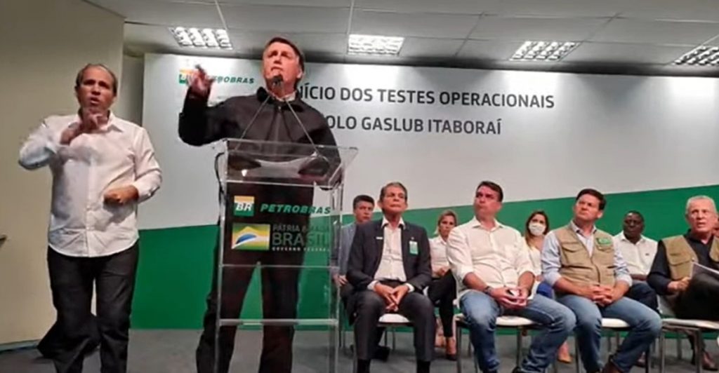 ‘Estamos numa guerra. Vão roubar nossa liberdade’, diz Bolsonaro sobre possível vitória de Lula