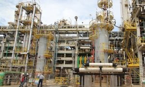 Refinaria da Bahia eleva preços de gasolina e diesel e aumenta pressão sobre Petrobras