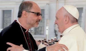 Bispo é alvo de ataques após defender 'a mudança urgente do presidente e de sua corja'