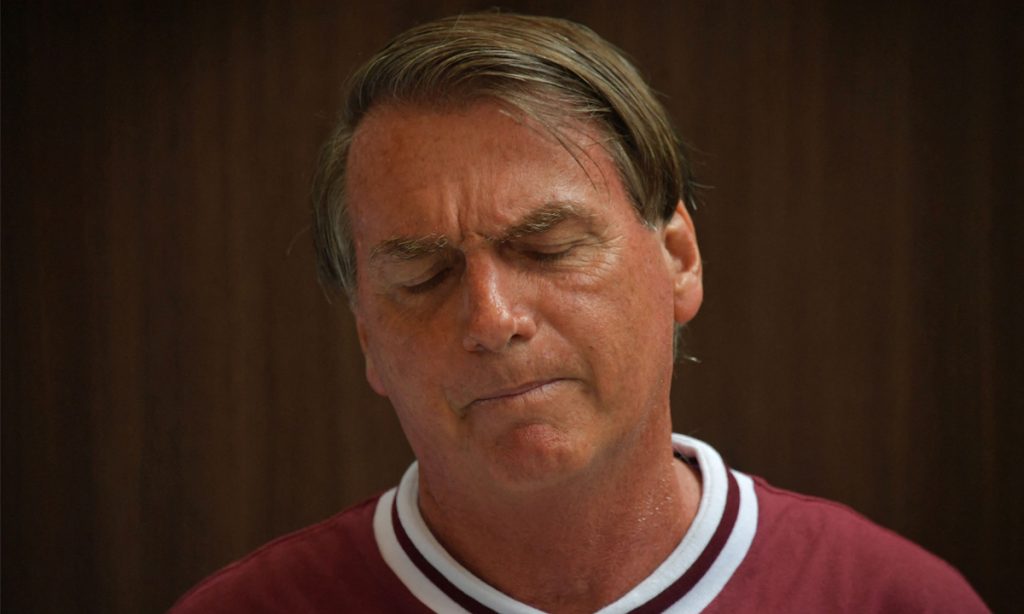 ‘Me banir das redes sociais é jogar fora das quatro linhas’, diz Bolsonaro ao alegar que não mente na internet