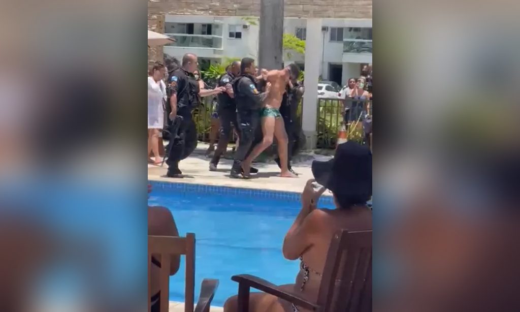 Vereador paulista é detido em piscina no Rio de Janeiro por injúria racial