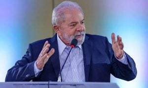 PoderData: Lula chega a 42% das intenções de voto; adversários, somados, têm 45%