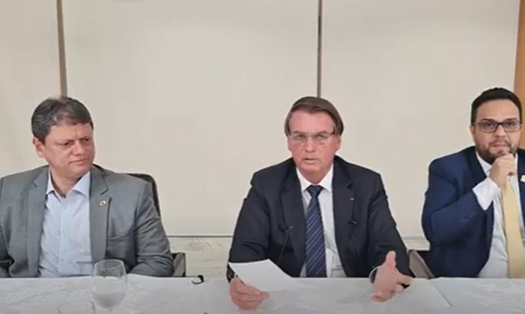 ‘O Brasil tem crescido. No ano passado, o crescimento foi negativo’, diz Bolsonaro