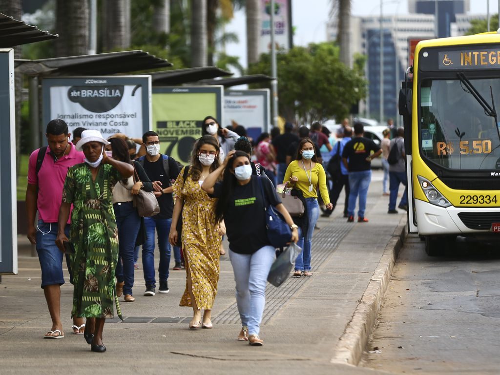 Covid-19: Brasil bate novo recorde de casos registrados em 24 horas