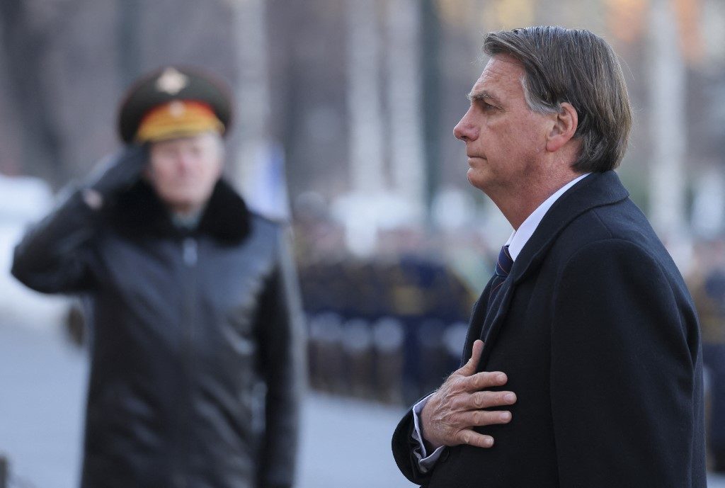 Na Rússia, Bolsonaro presta homenagem a soldados comunistas