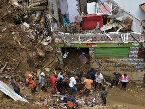 Sobe a 44 número de mortos em temporal em Petrópolis