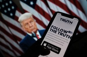 Problemas técnicos marcam lançamento de Truth Social, rede social de Trump