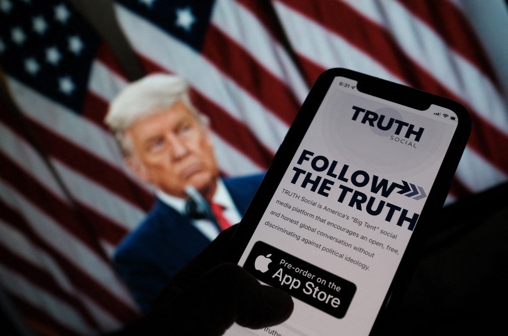 Problemas técnicos marcam lançamento de Truth Social, rede social de Trump