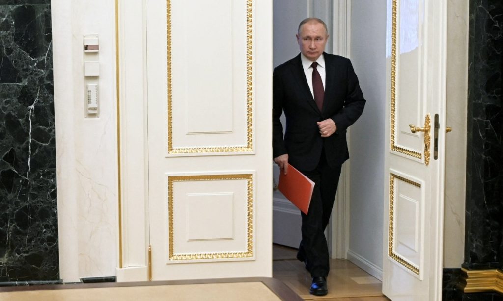 Putin chama autoridades ucranianas de 'gangue de viciados em drogas e neonazistas'