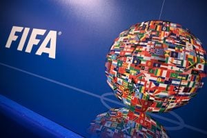Rússia é excluída da Copa do Mundo de futebol e Uefa rompe com Gazprom