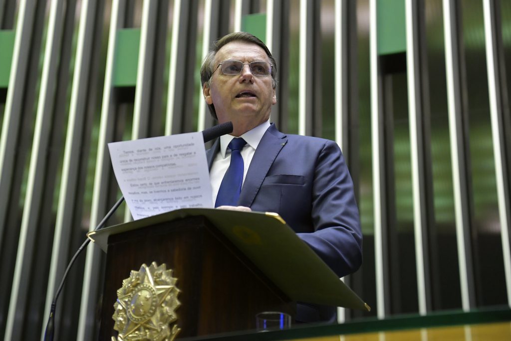 Sem líder há dois meses, governo patina no Senado onde acumula derrotas