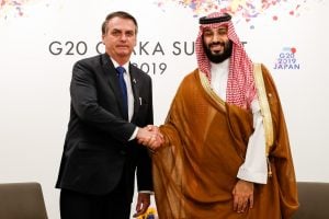 Bolsonaro convida polêmico príncipe saudita para visita em março
