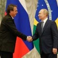 Putin conversa com Bolsonaro e diz que Rússia vai continuar fornecendo fertilizantes para o Brasil
