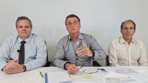 Bolsonaro desconhece origem de Padre Cícero e chama nordestinos de ‘pau de arara’