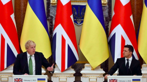 Em Kiev, premiê britânico ameaça impor sanções à Rússia e pede que Putin dê “passo atrás”