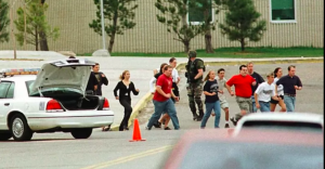 A pedido dos EUA, polícia apreende celular de brasileiro com imagens do massacre de Columbine