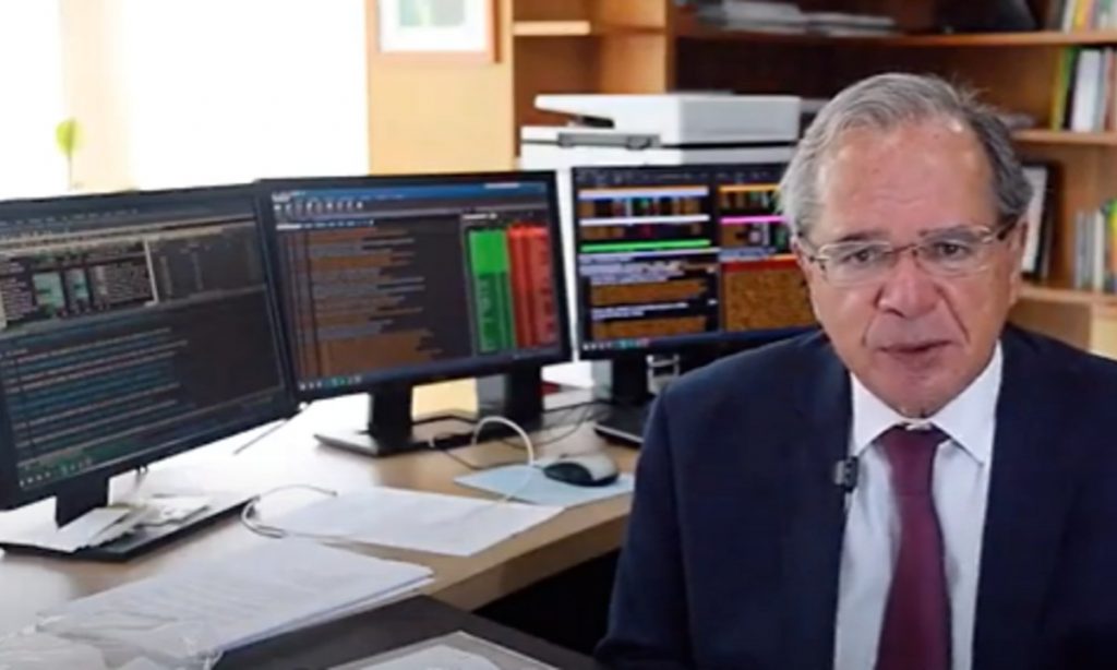 Guedes de olho nas ações enquanto discursa em conferência do G-20