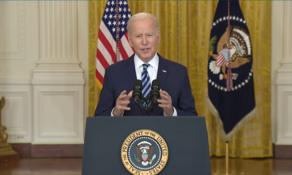 Biden diz que EUA podem banir importação de petróleo russo; barril ultrapassa os US$ 110