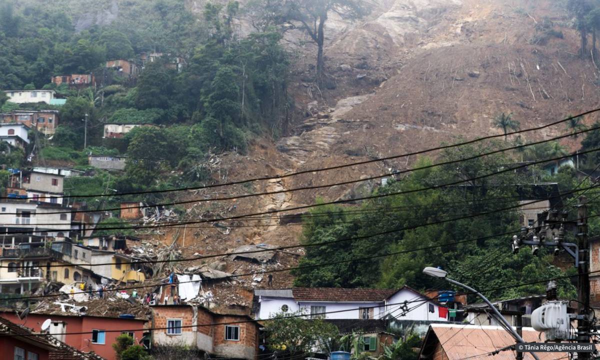 Há décadas, a Cidade Imperial sofre com os fortes temporais (Foto: Tânia Rêgo/Agência Brasil) 