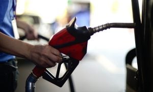 Criação de ‘fundo de estabilização’ poderia baixar preços dos combustíveis, propõe economista
