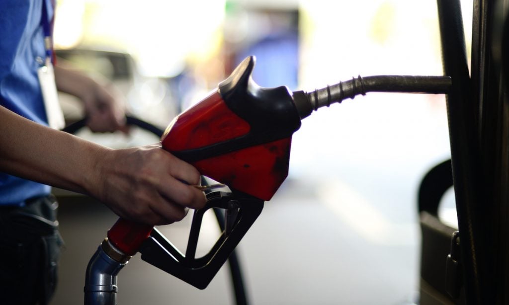 Gasolina volta a disparar e ficará 18% mais cara, anuncia Petrobras