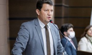 Coalizão Negra aciona MP contra vereador bolsonarista que associou Lula e candomblé a demônio