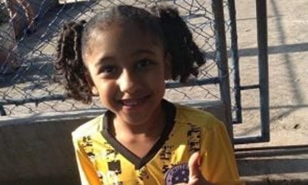 Menina de 8 anos luta para participar de campeonato de futebol no ES