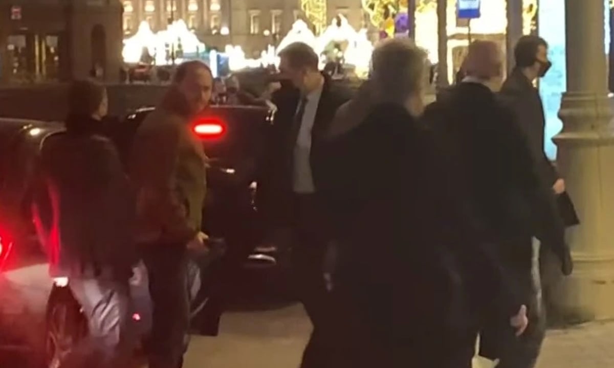‘Ele mexe nas redes sociais’, diz Bolsonaro ao justificar presença de Carlos em viagem à Rússia