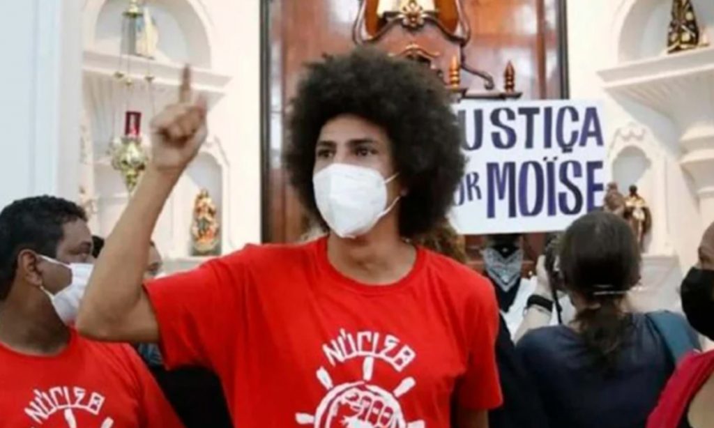 Bolsonaro manda Justiça ‘acompanhar’ o caso de jovens que protestaram em igreja no PR