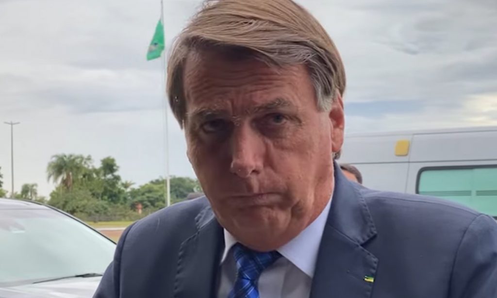 Bolsonaro diz que gastará ‘uns 300 mil’ no cartão corporativo porque tem de ir ao NE ‘com 50 seguranças’