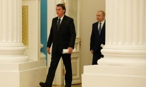 Ministro do Turismo repete fake news que ligam Bolsonaro a recuo de tropas russas