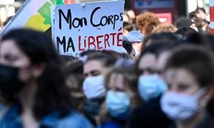 França estende direito ao aborto até 14 semanas de gravidez